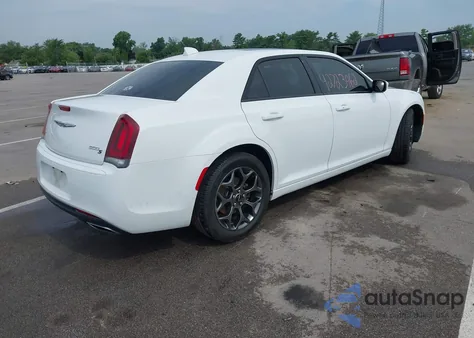 2018 Chrysler 300 S z USA, uszkodzony, nr VIN 2C3CCAGG2JH151758